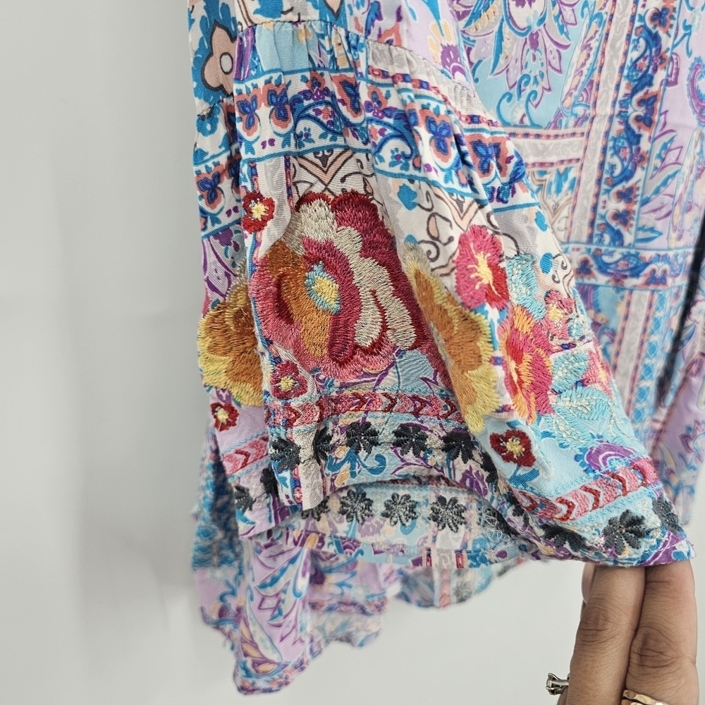 ANDREE BY UNIT Boho Embroidered Floral Top with 3/4 Bell Sleeves size 1X - Picture 7 of 7